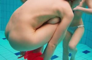 Super-steamy women unwrap in the pool